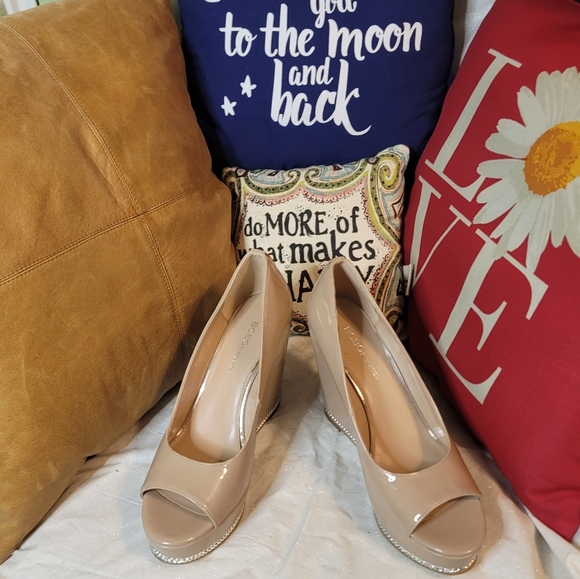 Women's BCBGeneration Jaz Pump Platform Peeptoe Wedge - Picture 3 of 8